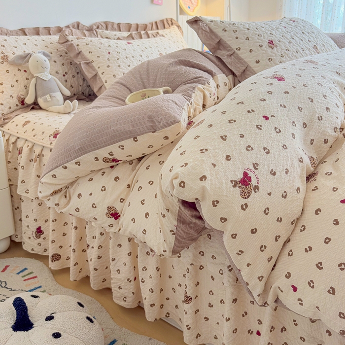 91家纺网 家纺一手货源 找家纺 铠畅家纺 2026新款泡芙纱水洗棉夏被四件套 奶咖新豹