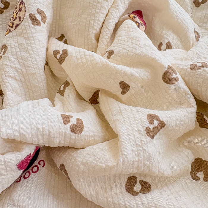 91家纺网 家纺一手货源 找家纺 铠畅家纺 2026新款泡芙纱水洗棉夏被四件套 奶咖新豹