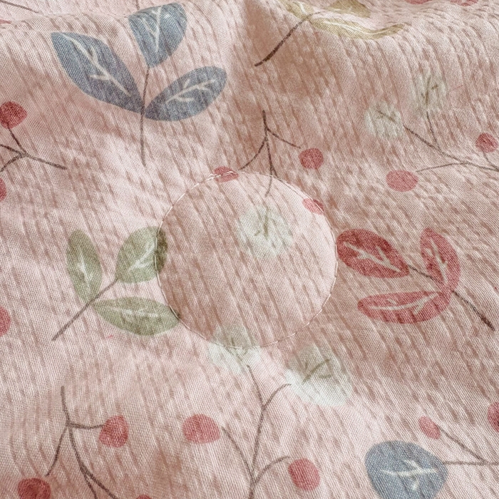 91家纺网 家纺一手货源 找家纺 铠畅家纺 2026新款泡芙纱水洗棉夏被四件套 浅粉柔枝