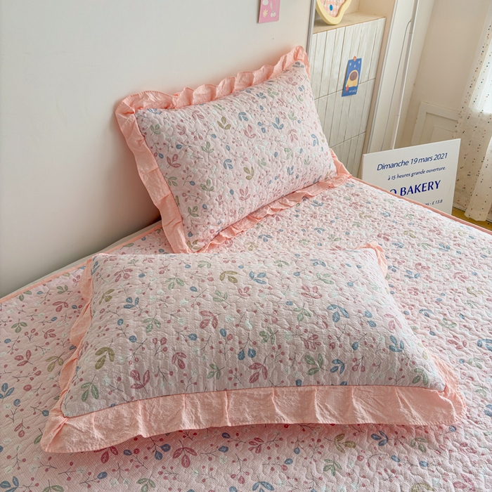 91家纺网 家纺一手货源 找家纺 铠畅家纺 2026新款泡芙纱水洗棉夏被四件套 浅粉柔枝