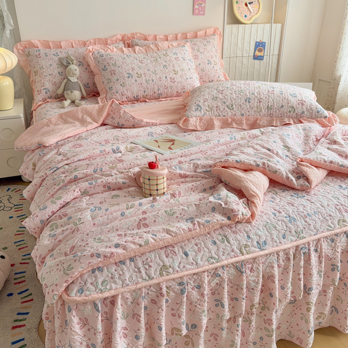 91家纺网 家纺一手货源 找家纺 铠畅家纺 2026新款泡芙纱水洗棉夏被四件套 浅粉柔枝