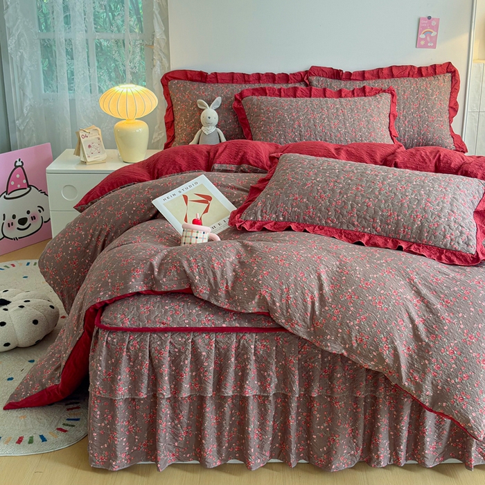 91家纺网 家纺一手货源 找家纺 铠畅家纺 2026新款泡芙纱水洗棉夏被四件套 裳红旧梦