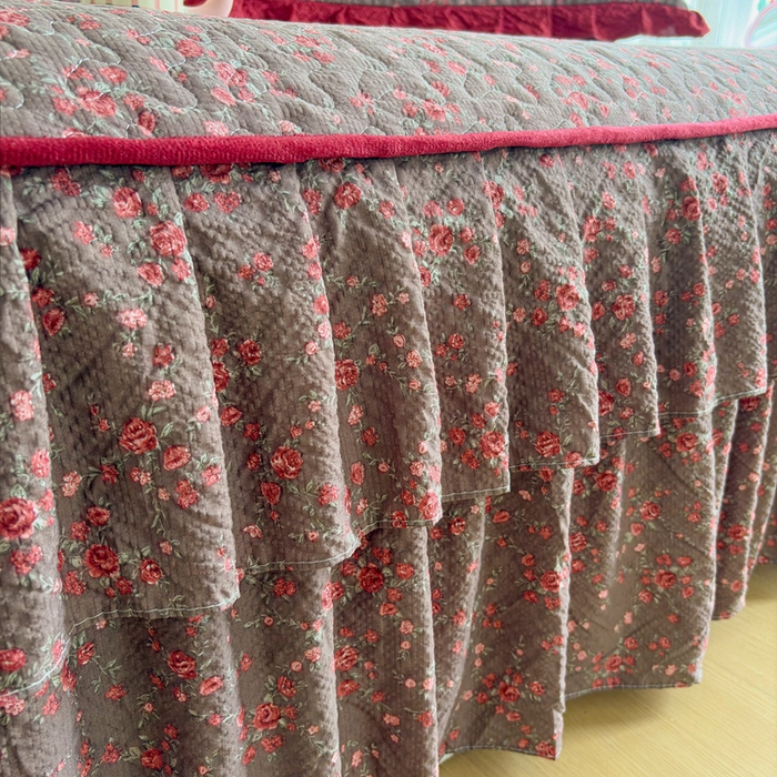 91家纺网 家纺一手货源 找家纺 铠畅家纺 2026新款泡芙纱水洗棉夏被四件套 裳红旧梦