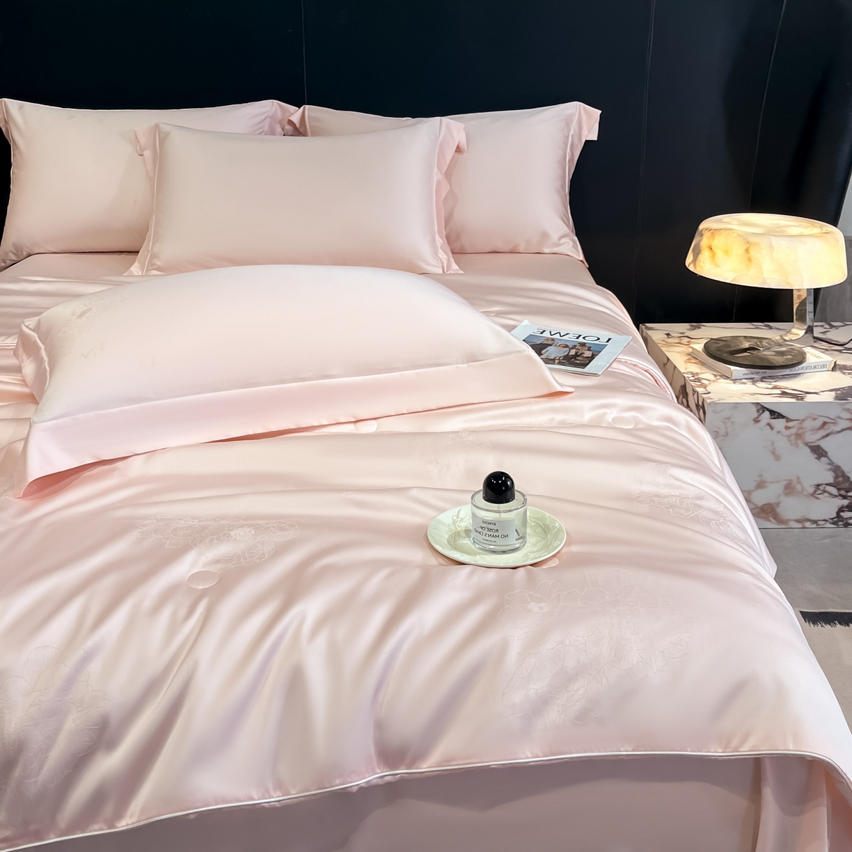 91家纺网 家纺一手货源 找家纺 新方向 2026新款提花A类20%蚕丝天丝棉夏被四件套-花影风格二 花影-山茶粉