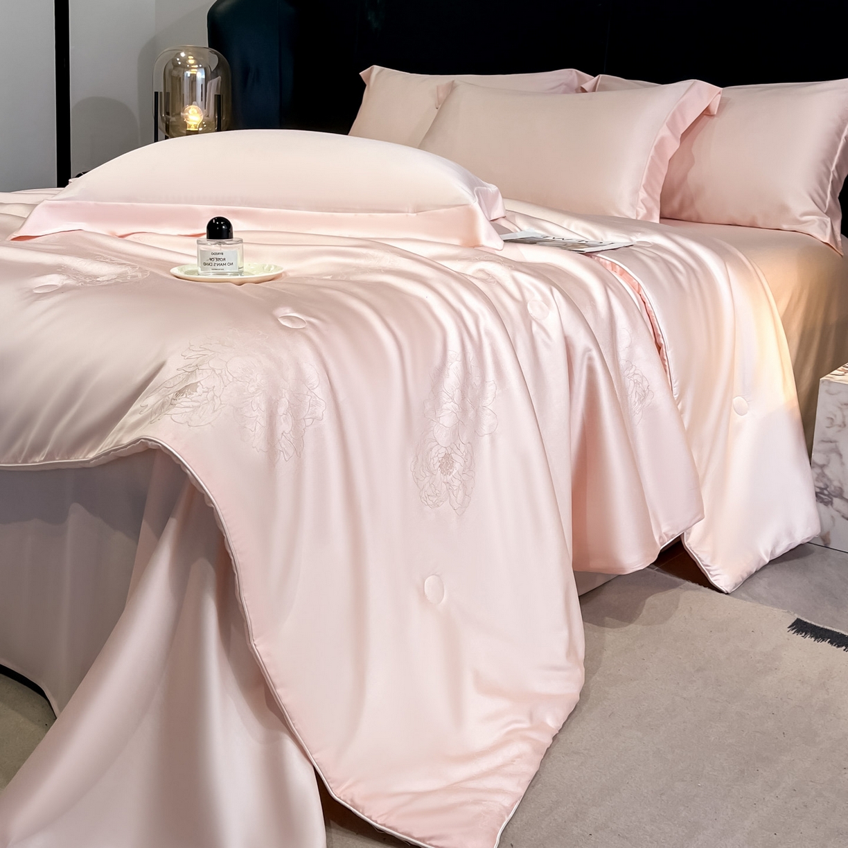 91家纺网 家纺一手货源 找家纺 （总）新方向 2026A类20%蚕丝提花天丝棉夏被四件套 65%60s兰精天丝 35%100支长绒棉-花影风格二