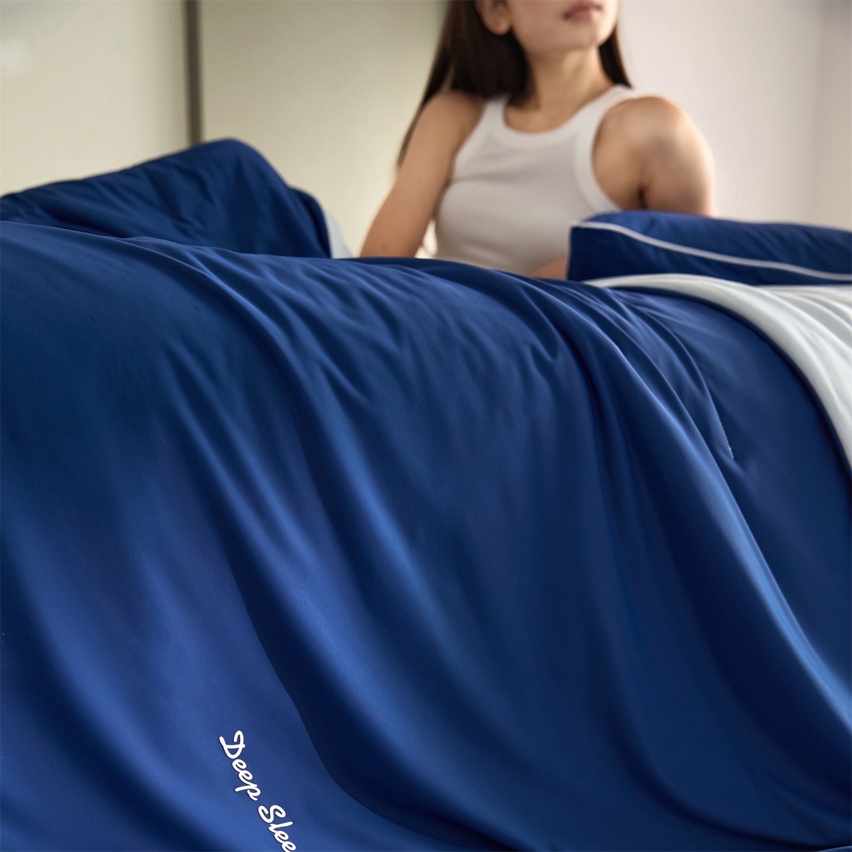 91家纺网 家纺一手货源 找家纺 头等舱 2026新款锦氨凉感&针织（优可丝）30%醋酯纤维双感夏被 深睡蓝