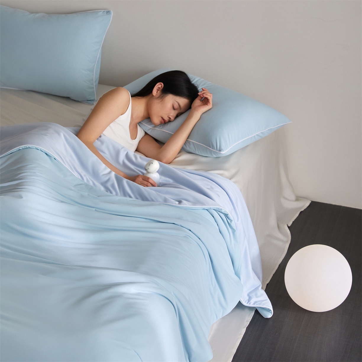 91家纺网 家纺一手货源 找家纺 （总）头等舱 2026新款凉感仿锦氨&针织A类8%绵羊毛双感夏被（模特图）