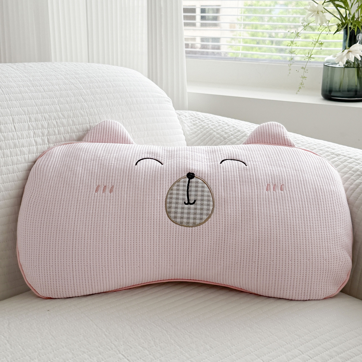 91家纺网 家纺一手货源 找家纺 蔻眠 凉感丝开心熊荞麦护颈枕夏季凉豆豆儿童枕芯学生枕头 开心熊-粉色