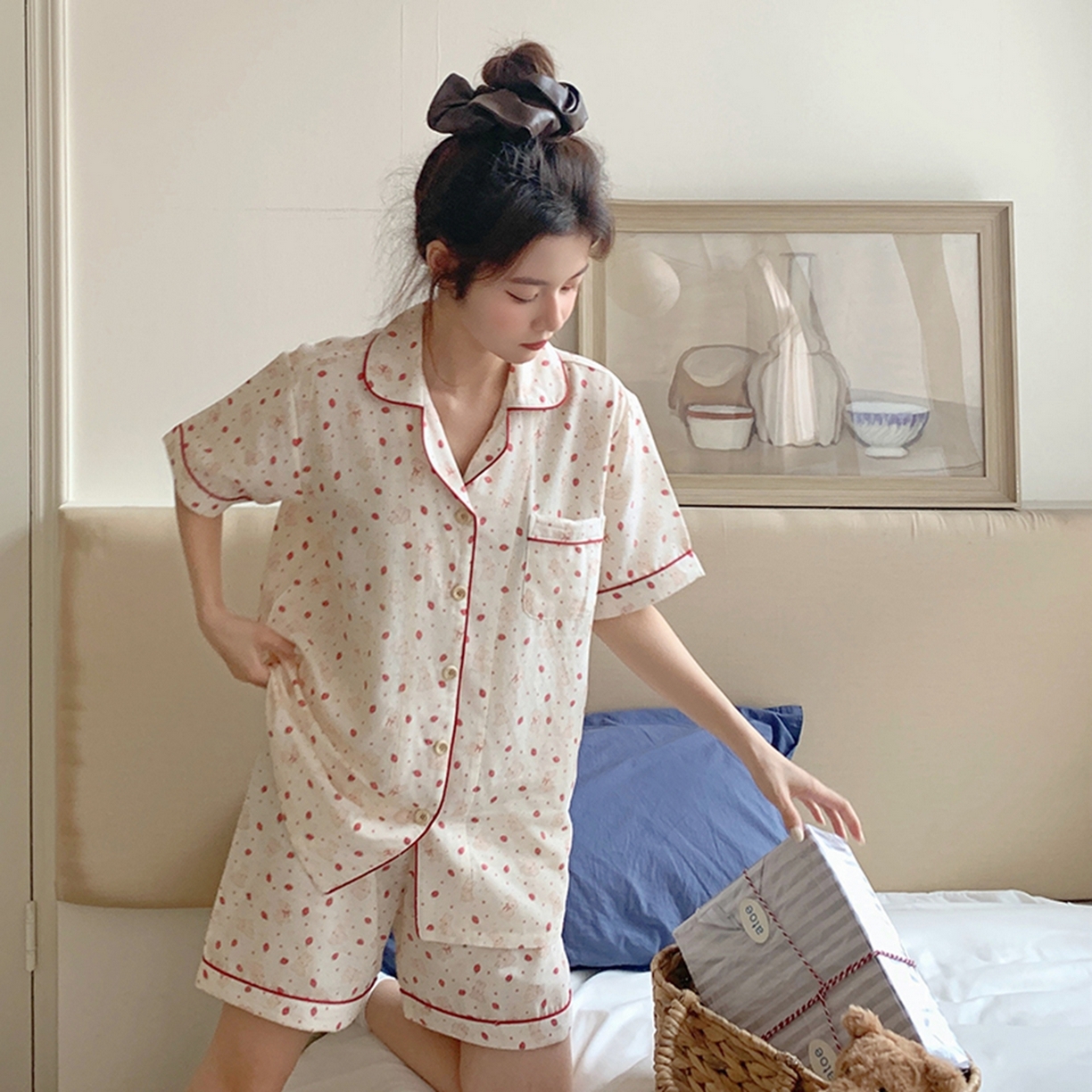 91家纺网 家纺一手货源 找家纺 爱思佳 2026新款全棉纯棉双层纱短袖睡衣系列 草莓点点