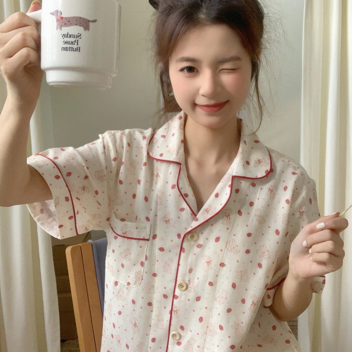 91家纺网 家纺一手货源 找家纺 爱思佳 2026新款全棉纯棉双层纱短袖睡衣系列 草莓点点