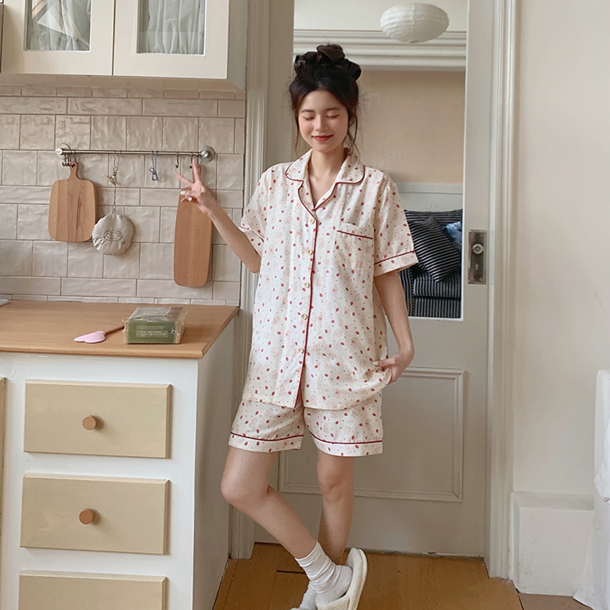 91家纺网 家纺一手货源 找家纺 爱思佳 2026新款全棉纯棉双层纱短袖睡衣系列 草莓点点