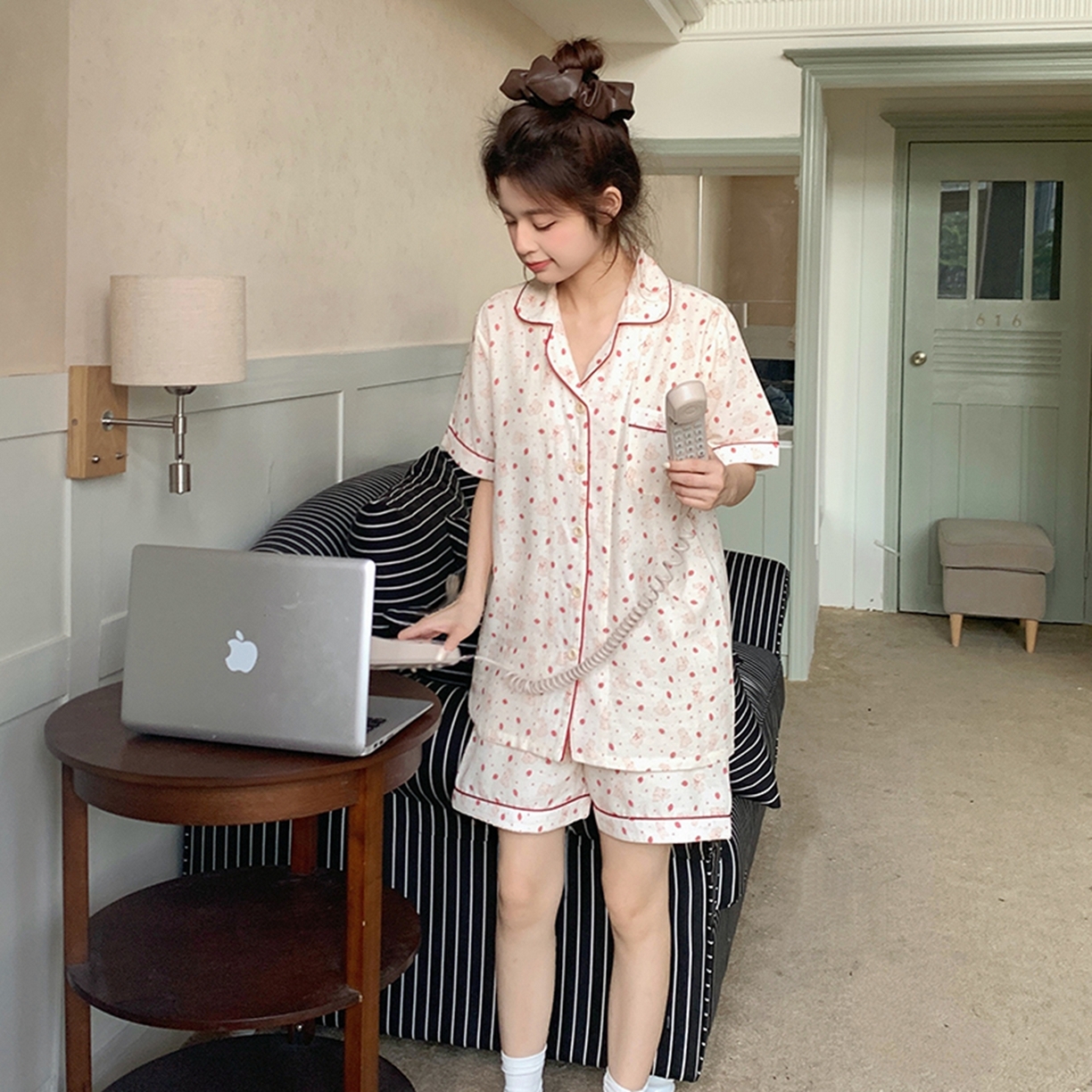 91家纺网 家纺一手货源 找家纺 爱思佳 2026新款全棉纯棉双层纱短袖睡衣系列 草莓点点