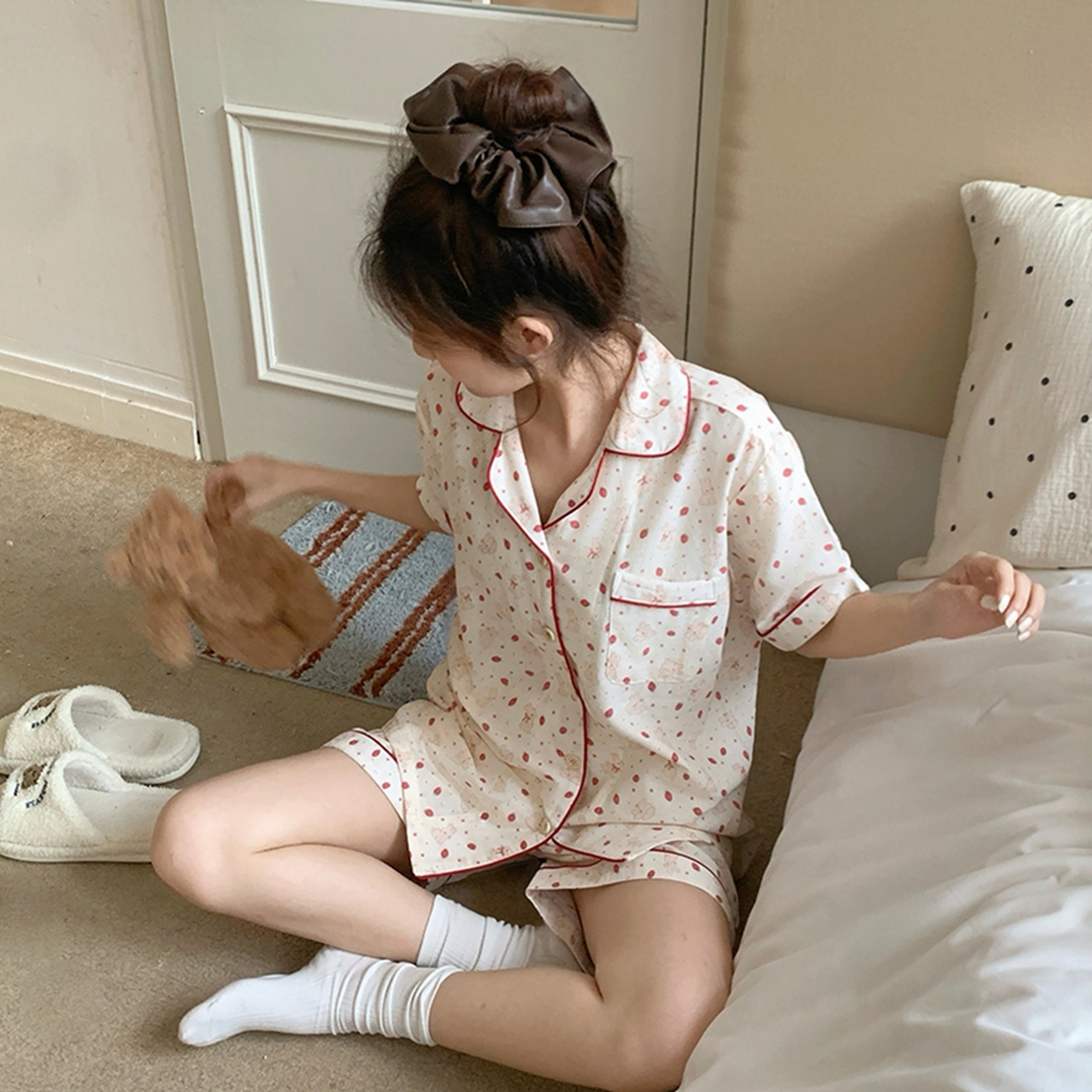 91家纺网 家纺一手货源 找家纺 爱思佳 2026新款全棉纯棉双层纱短袖睡衣系列 草莓点点