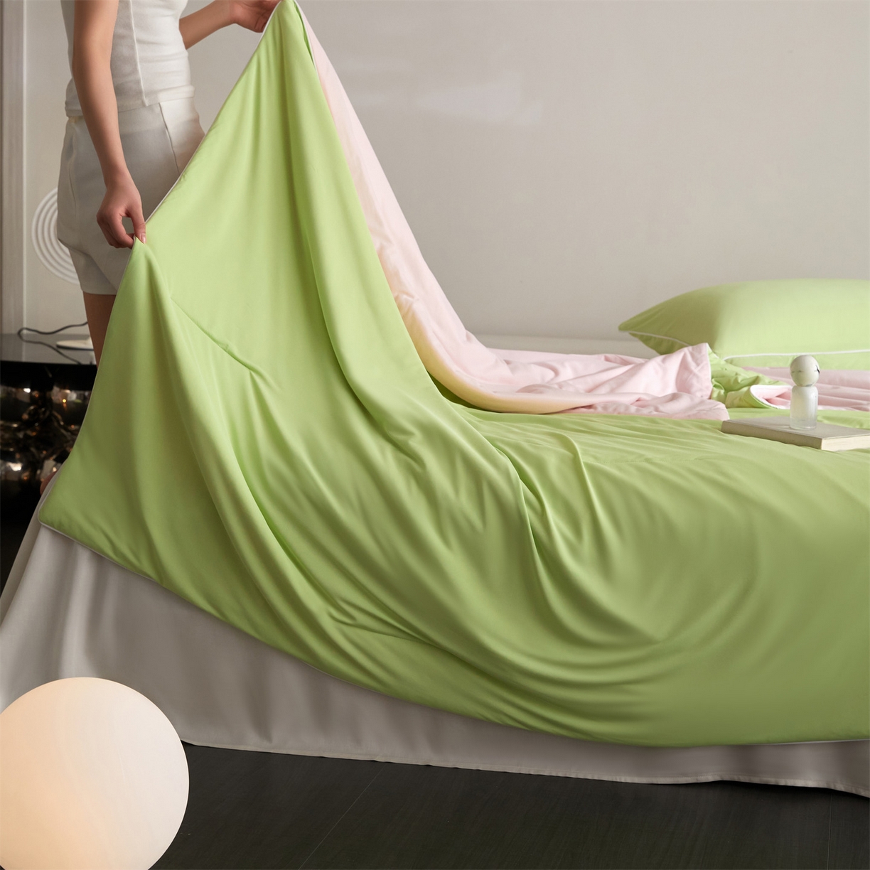 91家纺网 家纺一手货源 找家纺 （总）头等舱 2026新款凉感仿锦氨&针织A类8%绵羊毛双感夏被（模特图）