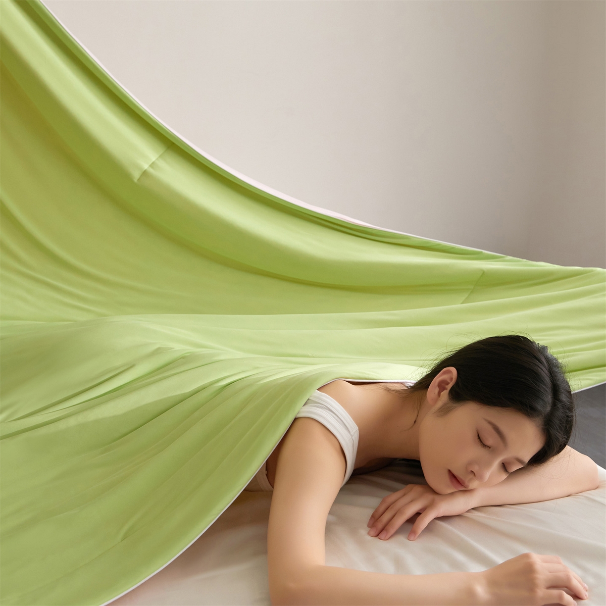 91家纺网 家纺一手货源 找家纺 （总）头等舱 2026新款凉感仿锦氨&针织A类8%绵羊毛双感夏被（模特图）