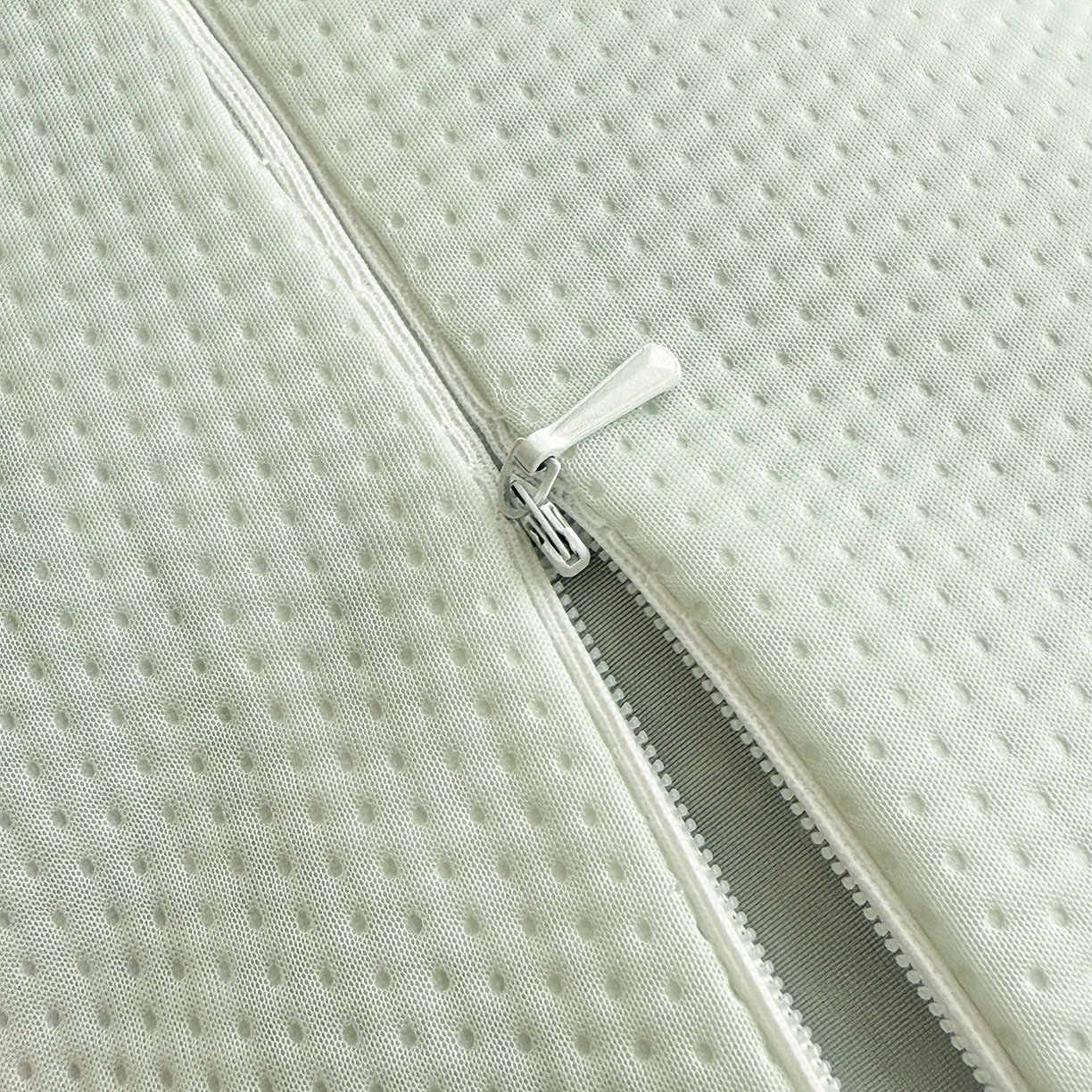 91家纺网 家纺一手货源 找家纺 蔻眠 凉感丝开心熊荞麦护颈枕夏季凉豆豆儿童枕芯学生枕头 开心熊-绿色