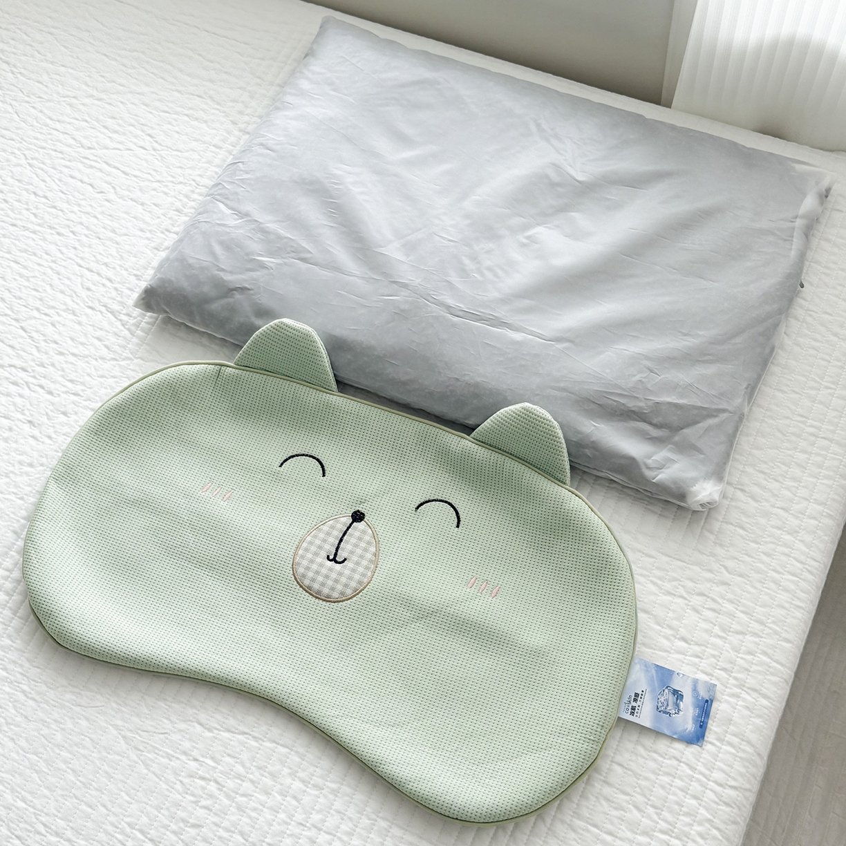 91家纺网 家纺一手货源 找家纺 蔻眠 凉感丝开心熊荞麦护颈枕夏季凉豆豆儿童枕芯学生枕头 开心熊-绿色