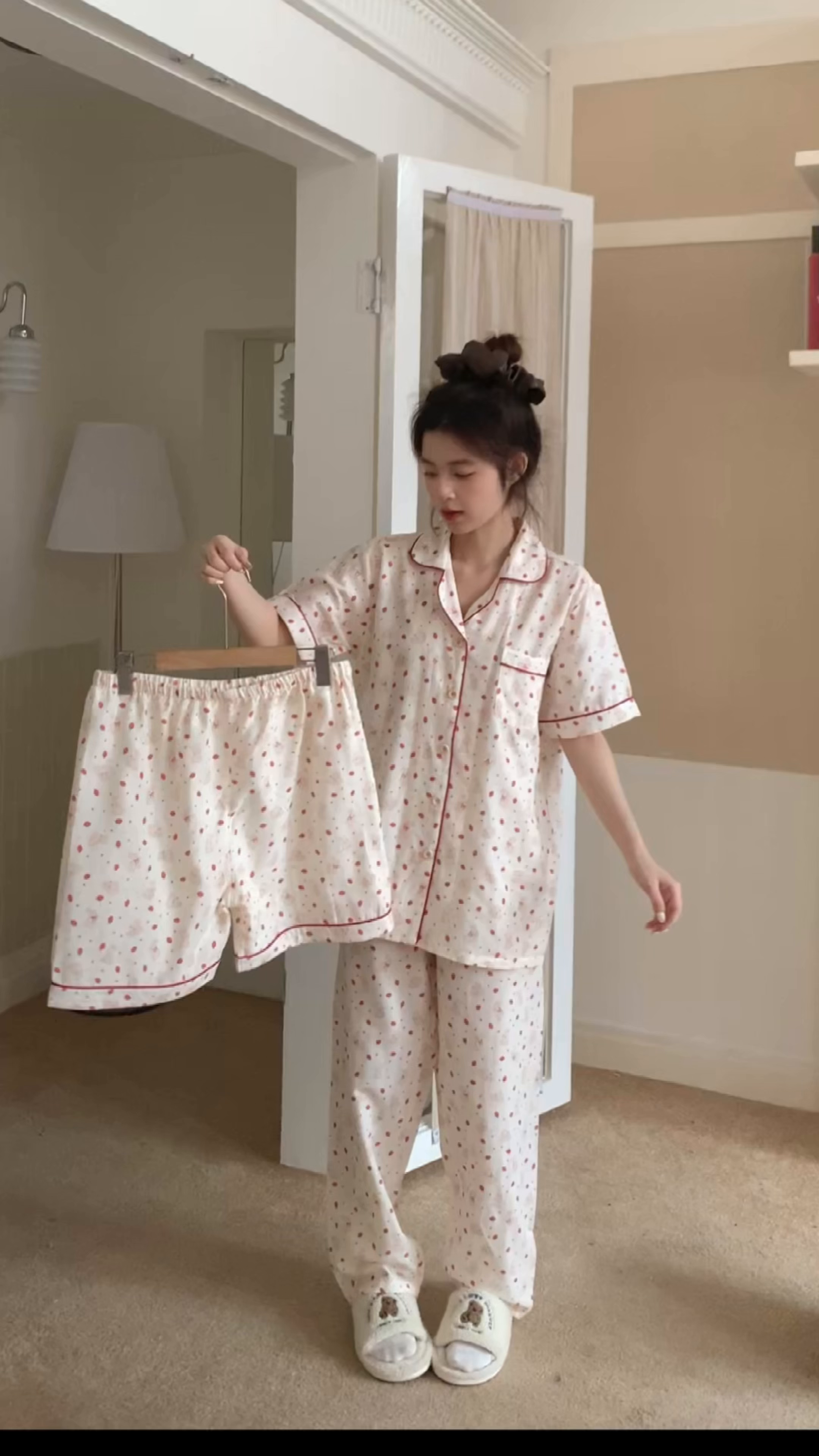 91家纺网 家纺一手货源 找家纺 爱思佳 2026新款全棉纯棉双层纱短袖睡衣系列 草莓点点