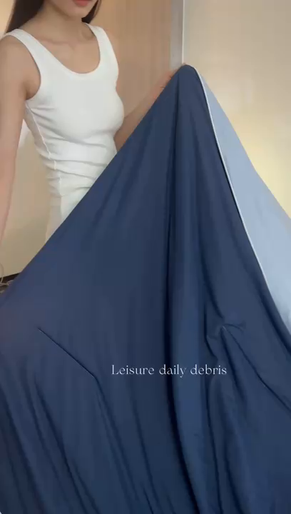 91家纺网 家纺一手货源 找家纺 头等舱 2026新款凉感仿锦氨&针织A类8%绵羊毛双感夏被（模特图） 深蓝