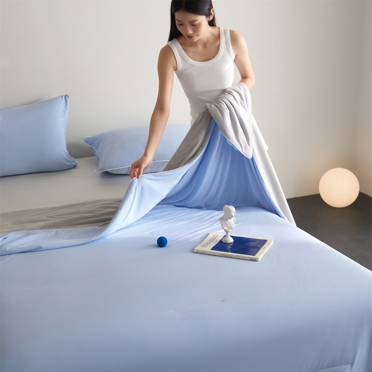 91家纺网 家纺一手货源 找家纺 头等舱 2026新款凉感仿锦氨&针织A类8%绵羊毛双感夏被（模特图） 天空蓝