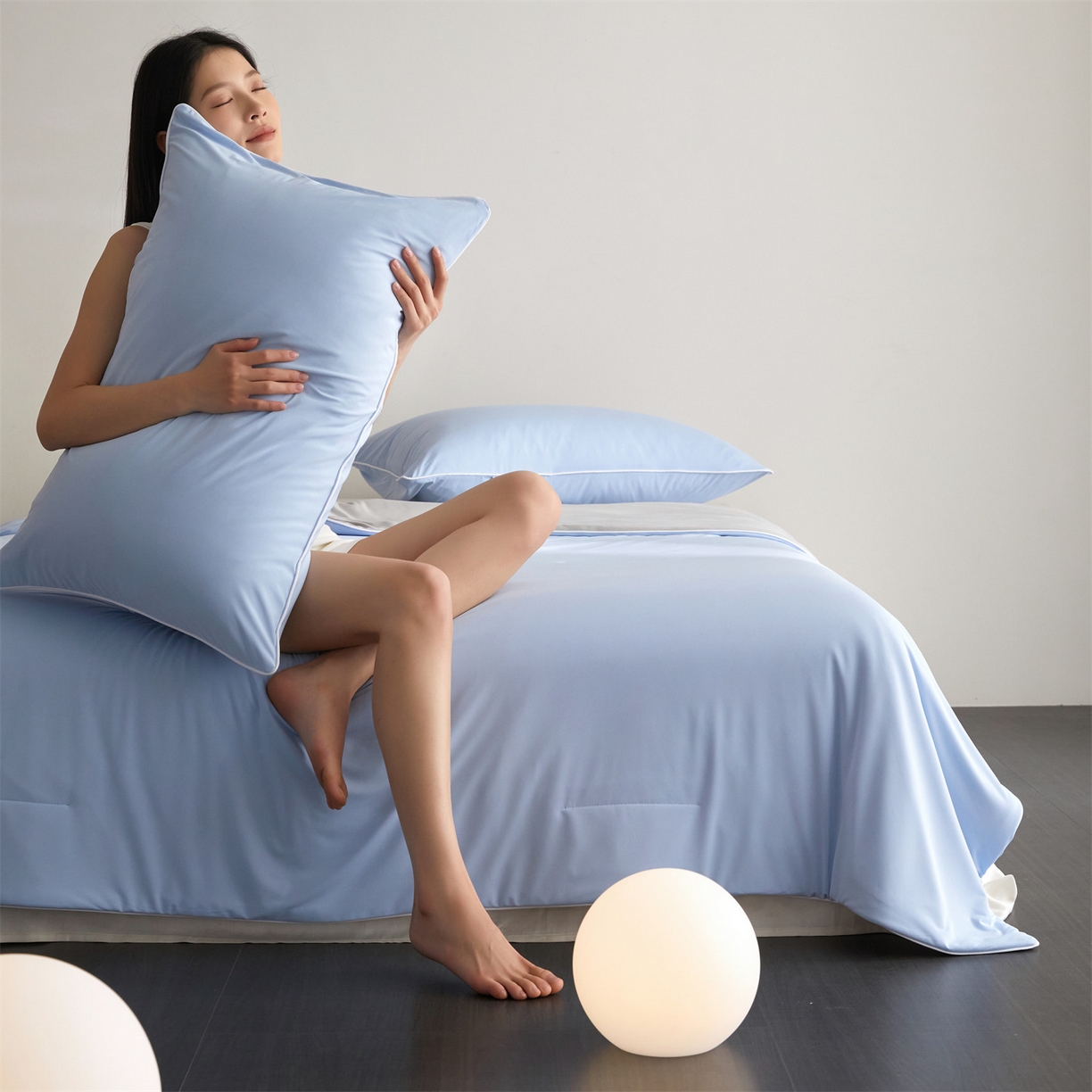 91家纺网 家纺一手货源 找家纺 头等舱 2026新款凉感仿锦氨&针织A类8%绵羊毛双感夏被（模特图） 天空蓝