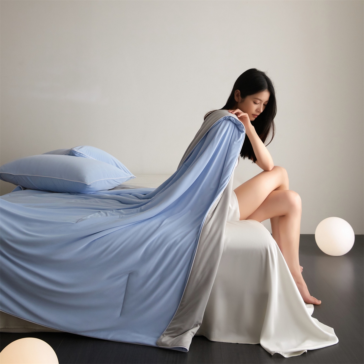 91家纺网 家纺一手货源 找家纺 头等舱 2026新款凉感仿锦氨&针织A类8%绵羊毛双感夏被（模特图） 天空蓝