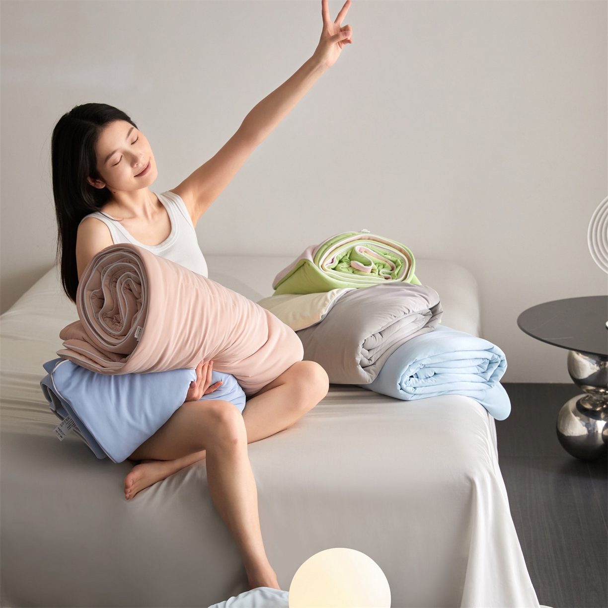 91家纺网 家纺一手货源 找家纺 头等舱 2026新款凉感仿锦氨&针织A类8%绵羊毛双感夏被（模特图） 组合图