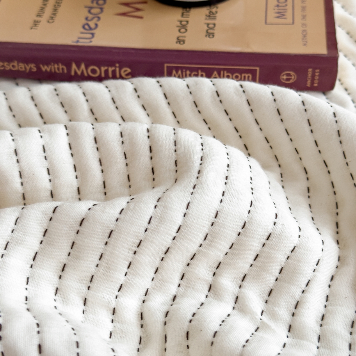 91家纺网 家纺一手货源 找家纺 云恋家纺 2026新款A类全棉毛巾被全棉学生午睡毯薄款夏被沙发空调被办公室披肩毯 初见-月白