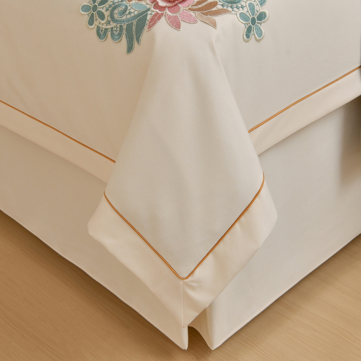 91家纺网 家纺一手货源 找家纺 莉人坊 2026新款彩棉麻床罩-富贵花开 富贵花开-米白