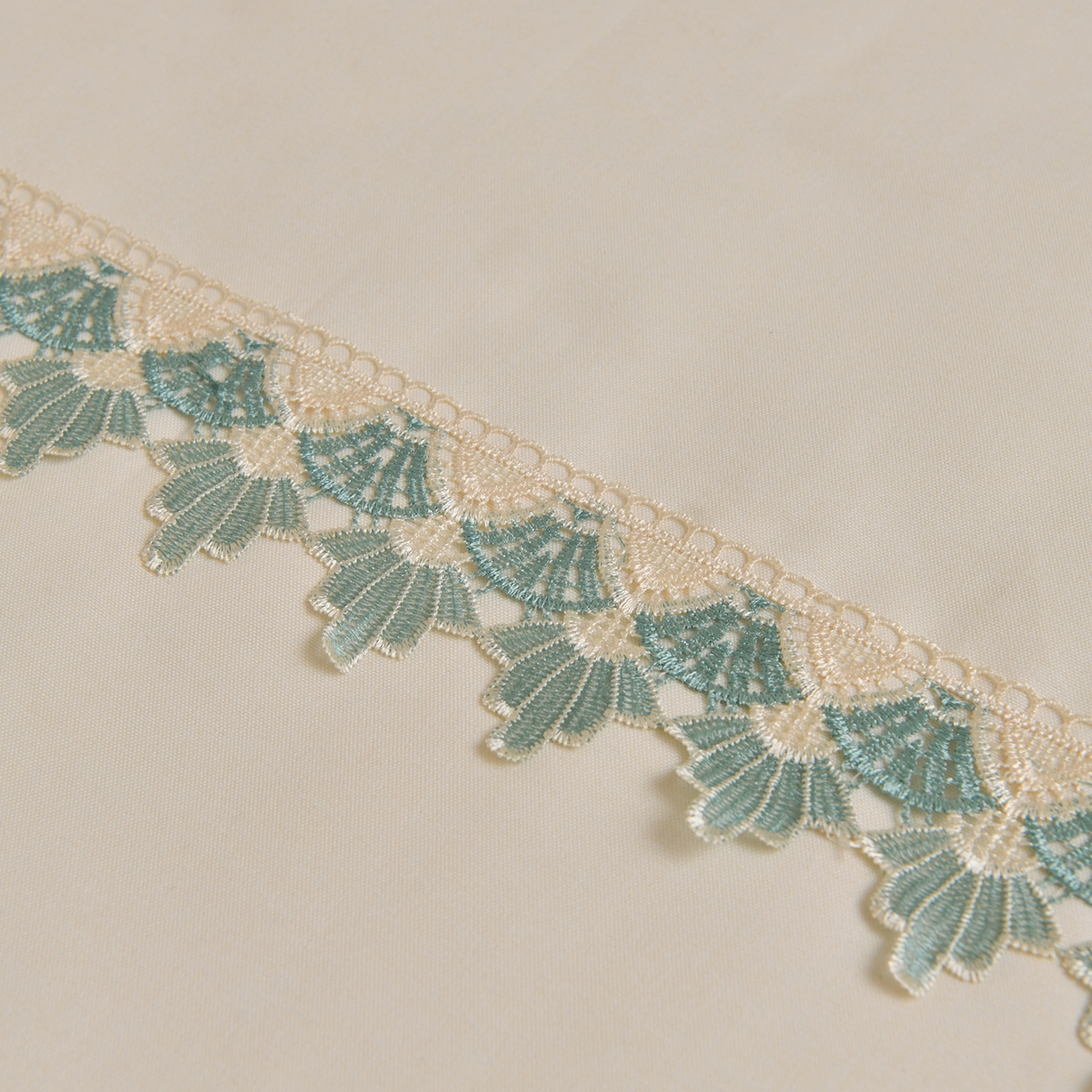 91家纺网 家纺一手货源 找家纺 莉人坊 2026新款彩棉麻床罩-富贵花开 富贵花开-米白