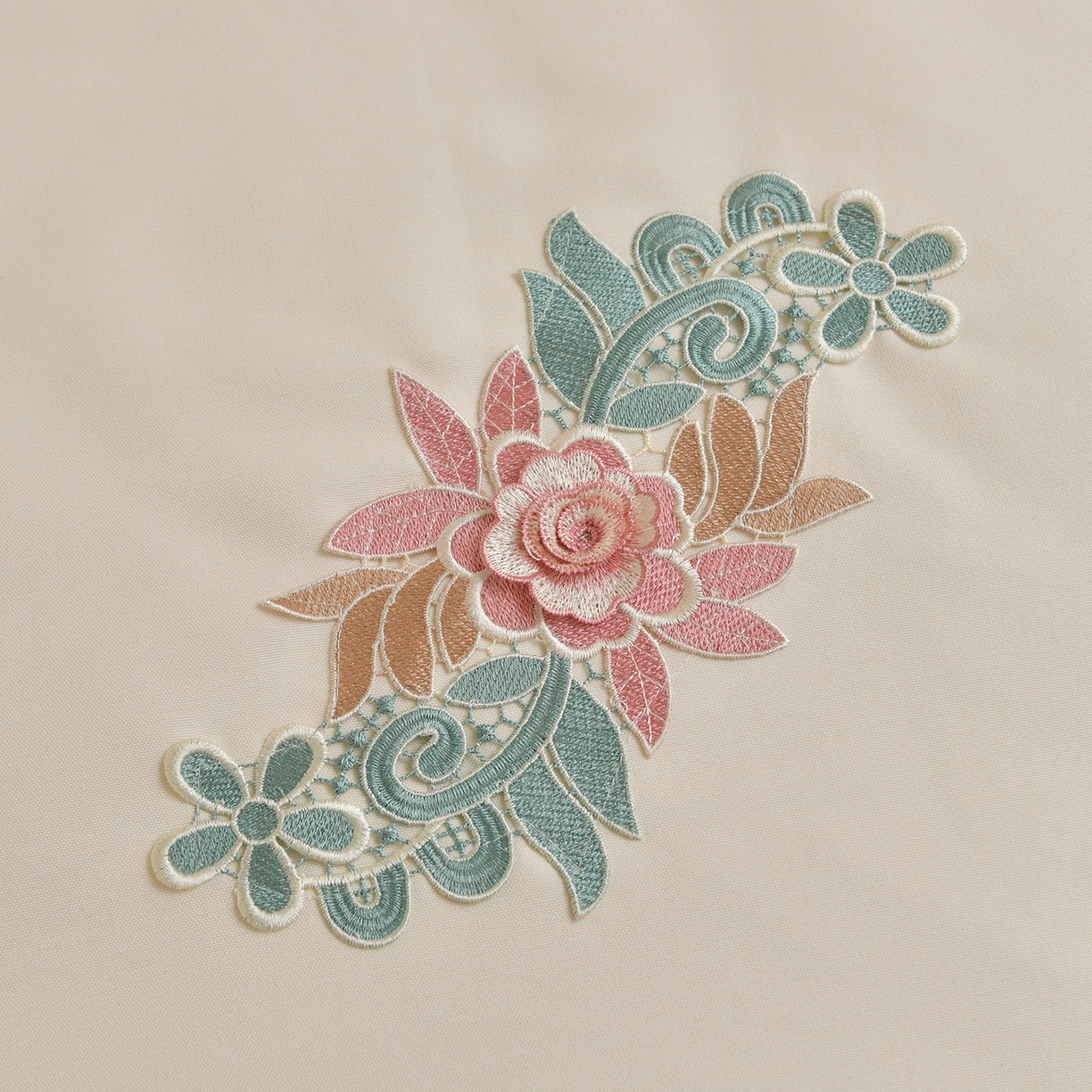 91家纺网 家纺一手货源 找家纺 莉人坊 2026新款彩棉麻床罩-富贵花开 富贵花开-米白