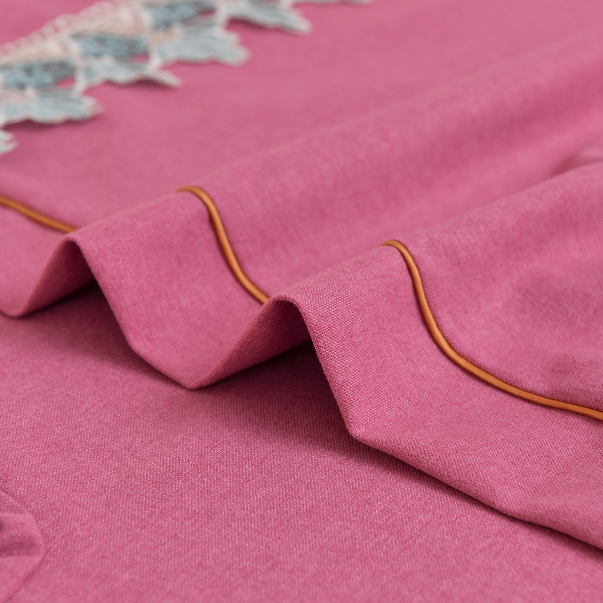 91家纺网 家纺一手货源 找家纺 莉人坊 2026新款彩棉麻床罩-富贵花开 富贵花开-玫红