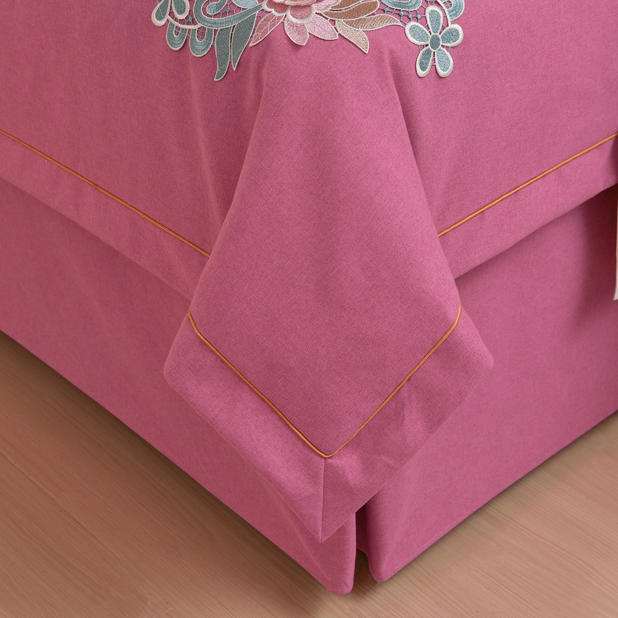 91家纺网 家纺一手货源 找家纺 莉人坊 2026新款彩棉麻床罩-富贵花开 富贵花开-玫红