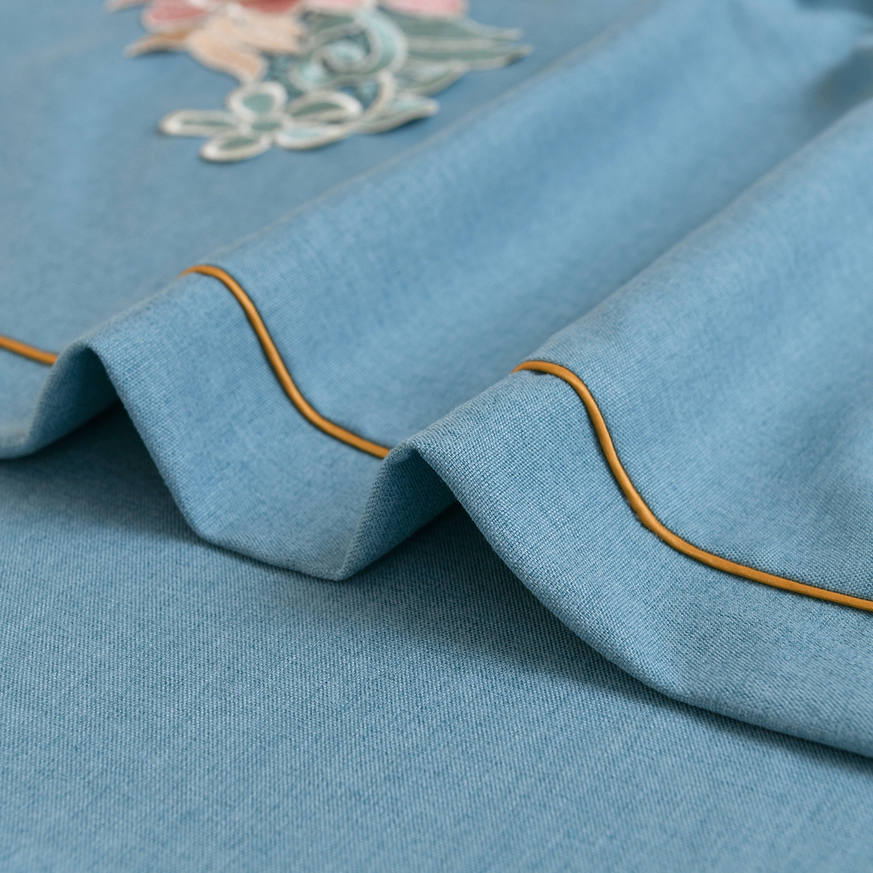 91家纺网 家纺一手货源 找家纺 莉人坊 2026新款彩棉麻床罩-富贵花开 富贵花开-湖蓝