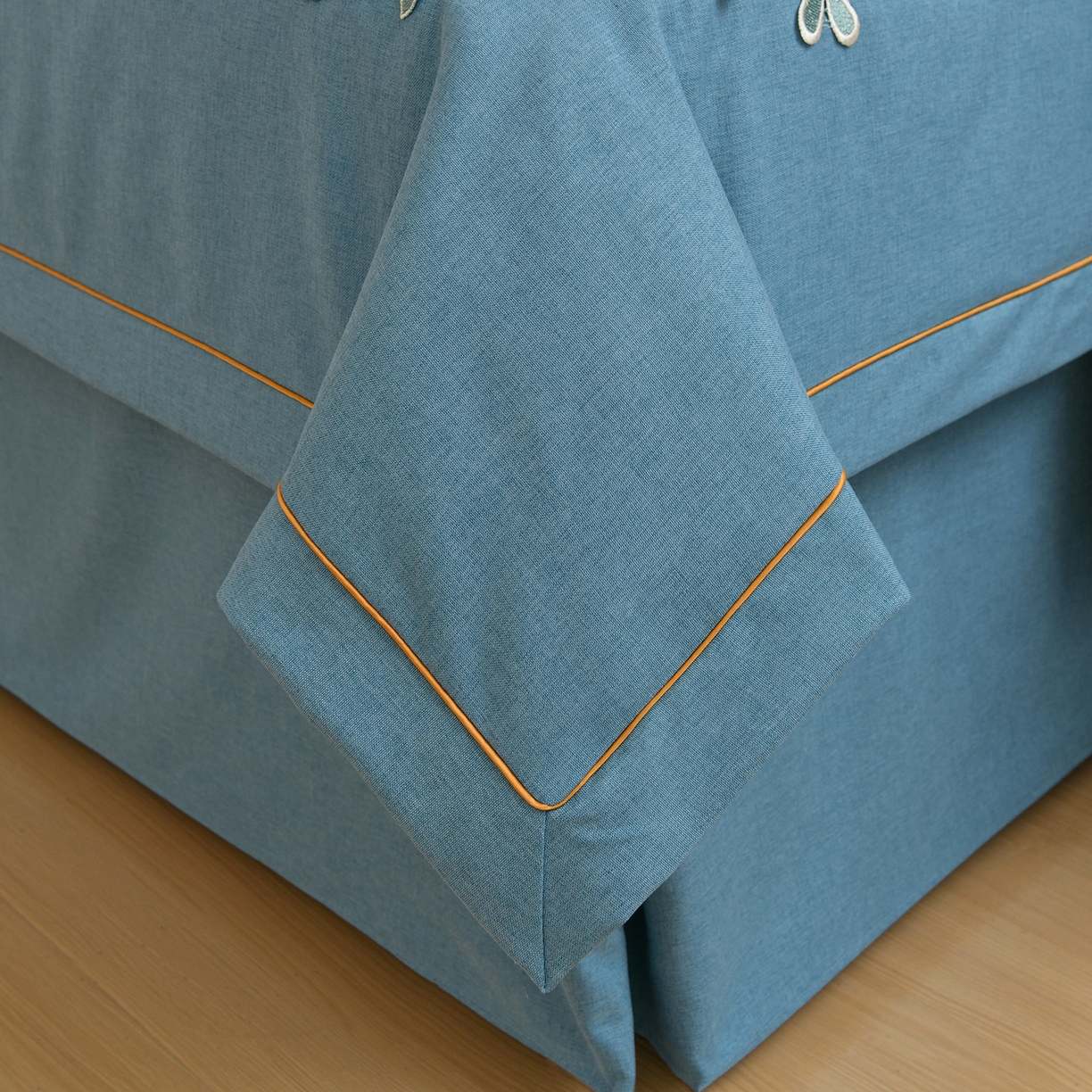 91家纺网 家纺一手货源 找家纺 莉人坊 2026新款彩棉麻床罩-富贵花开 富贵花开-湖蓝