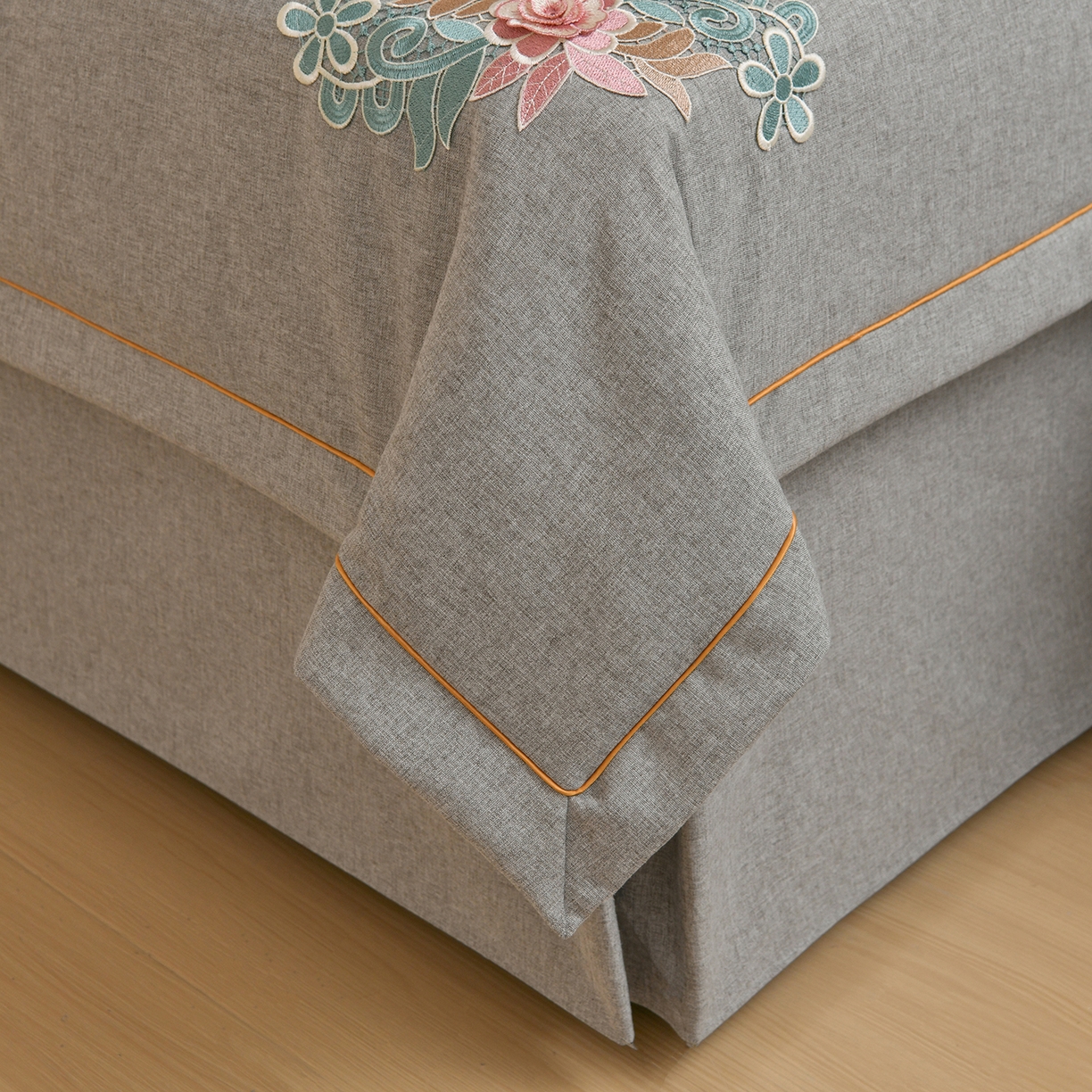 91家纺网 家纺一手货源 找家纺 莉人坊 2026新款彩棉麻床罩-富贵花开 富贵花开-雅灰