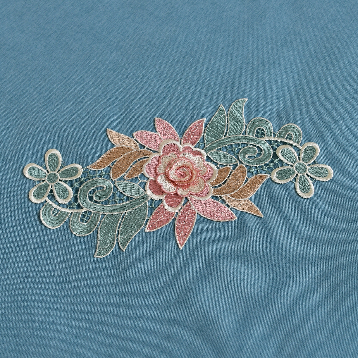 91家纺网 家纺一手货源 找家纺 莉人坊 2026新款彩棉麻床罩-富贵花开 富贵花开-湖蓝