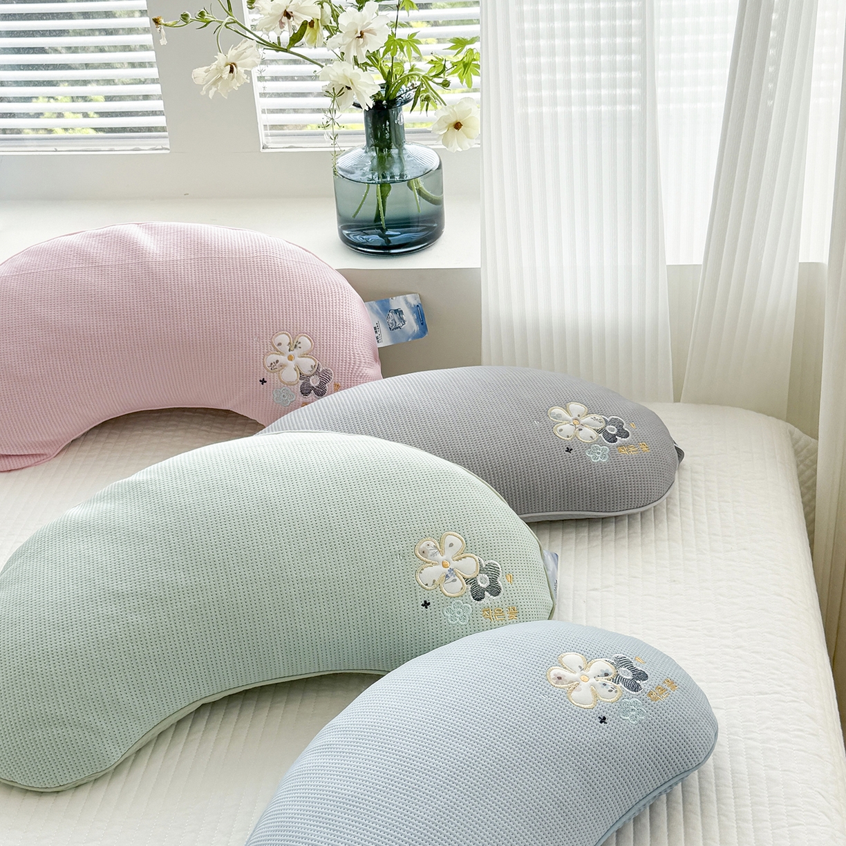 91家纺网 家纺一手货源 找家纺 蔻眠 凉感丝花眠月牙荞麦护颈枕芯夏季凉豆豆枕头 主图