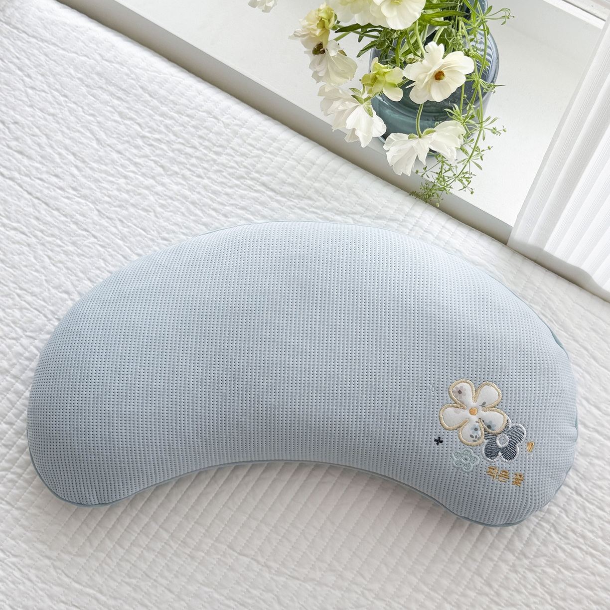 91家纺网 家纺一手货源 找家纺 蔻眠 凉感丝花眠月牙荞麦护颈枕芯夏季凉豆豆枕头 花眠月牙-蓝色