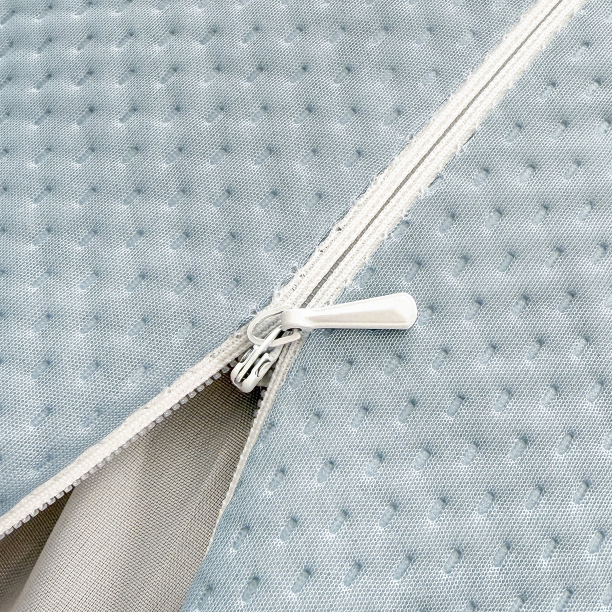 91家纺网 家纺一手货源 找家纺 蔻眠 凉感丝花眠月牙荞麦护颈枕芯夏季凉豆豆枕头 花眠月牙-蓝色