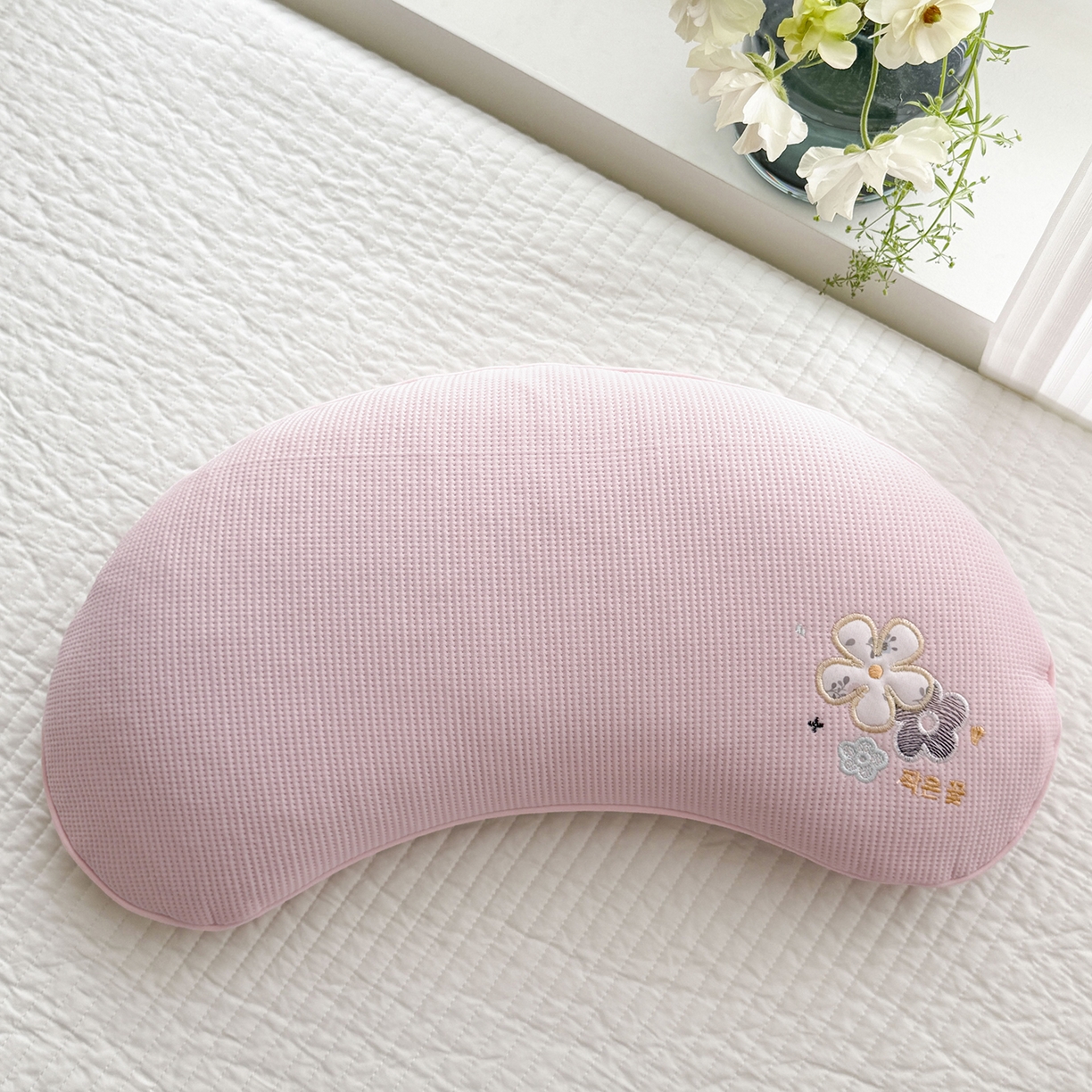 91家纺网 家纺一手货源 找家纺 蔻眠 凉感丝花眠月牙荞麦护颈枕芯夏季凉豆豆枕头 花眠月牙-粉色