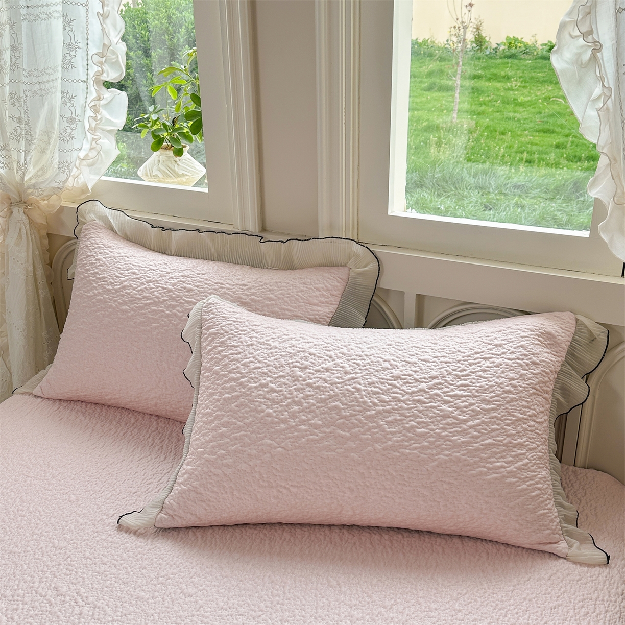 91家纺网 家纺一手货源 找家纺 （总）源舍家纺 2026新款PE长白冰绣豆豆直播线下床笠款床裙款