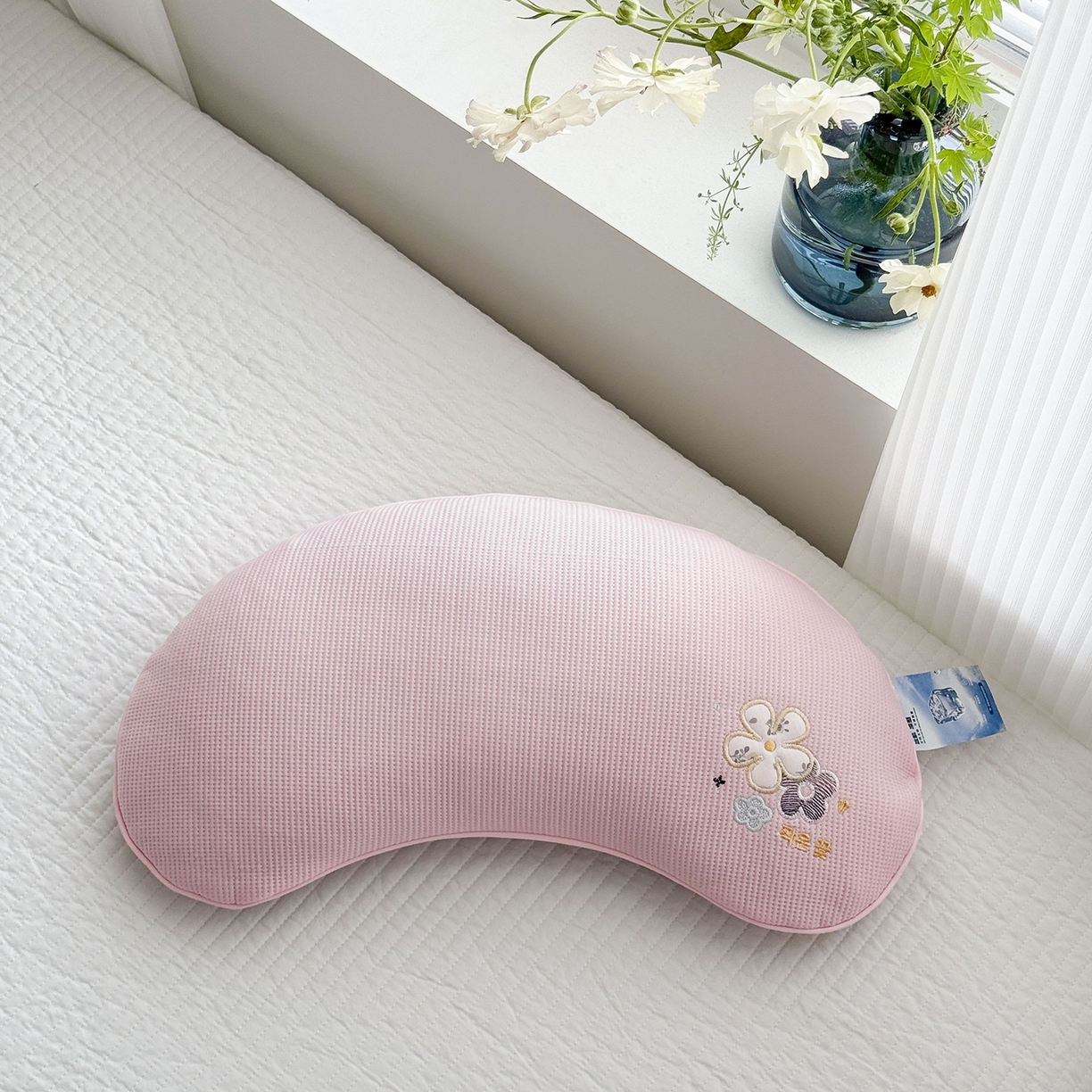 91家纺网 家纺一手货源 找家纺 蔻眠 凉感丝花眠月牙荞麦护颈枕芯夏季凉豆豆枕头 花眠月牙-粉色