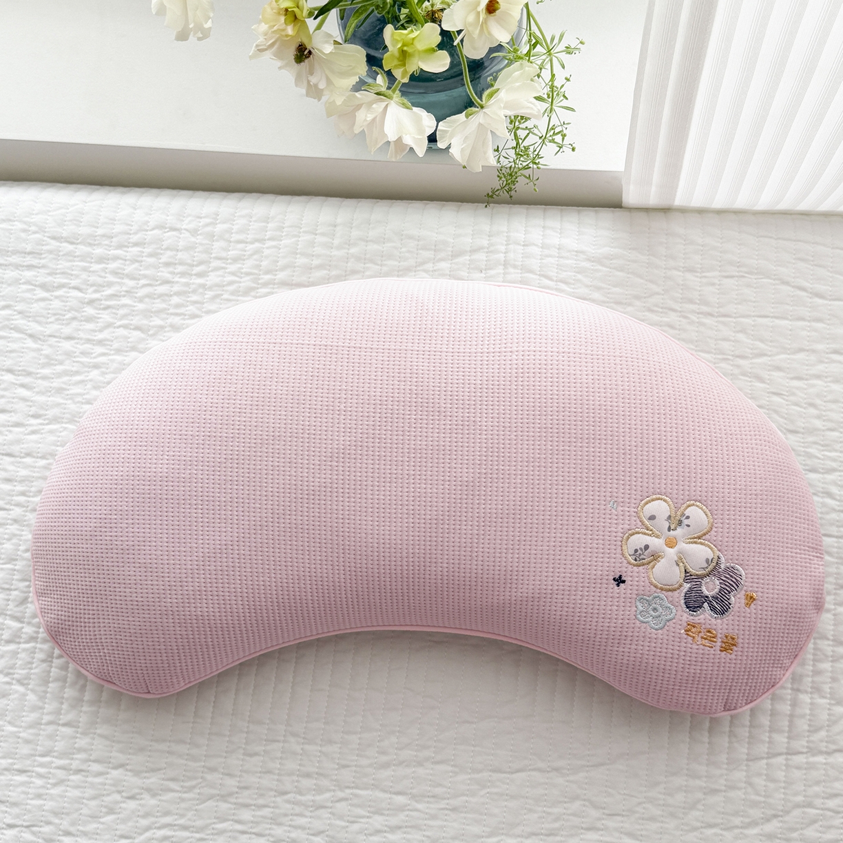 91家纺网 家纺一手货源 找家纺 蔻眠 凉感丝花眠月牙荞麦护颈枕芯夏季凉豆豆枕头 花眠月牙-粉色