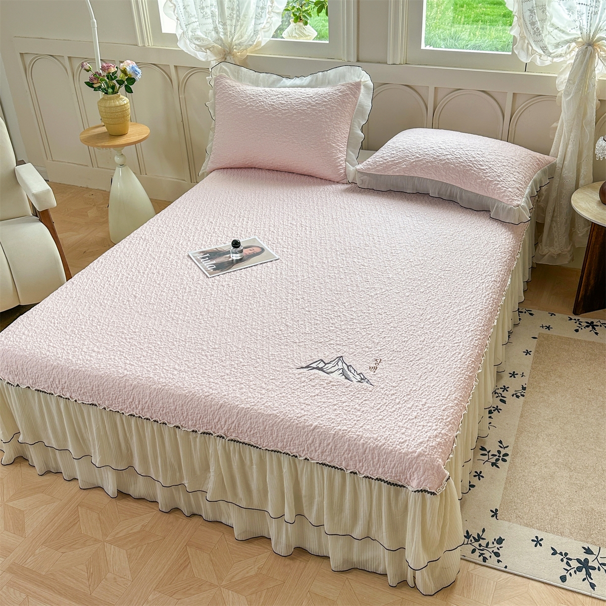 91家纺网 家纺一手货源 找家纺 （总）源舍家纺 2026新款PE长白冰绣豆豆直播线下床笠款床裙款