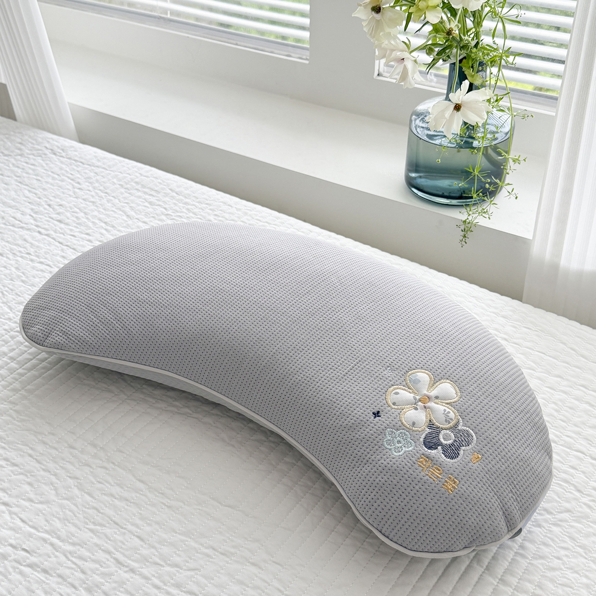 蔻眠 凉感丝花眠月牙荞麦护颈枕芯夏季凉豆豆枕头 花眠月牙-灰色