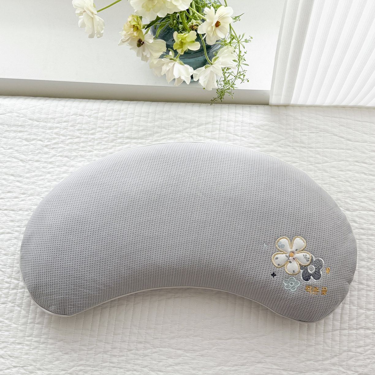91家纺网 家纺一手货源 找家纺 蔻眠 凉感丝花眠月牙荞麦护颈枕芯夏季凉豆豆枕头 花眠月牙-灰色