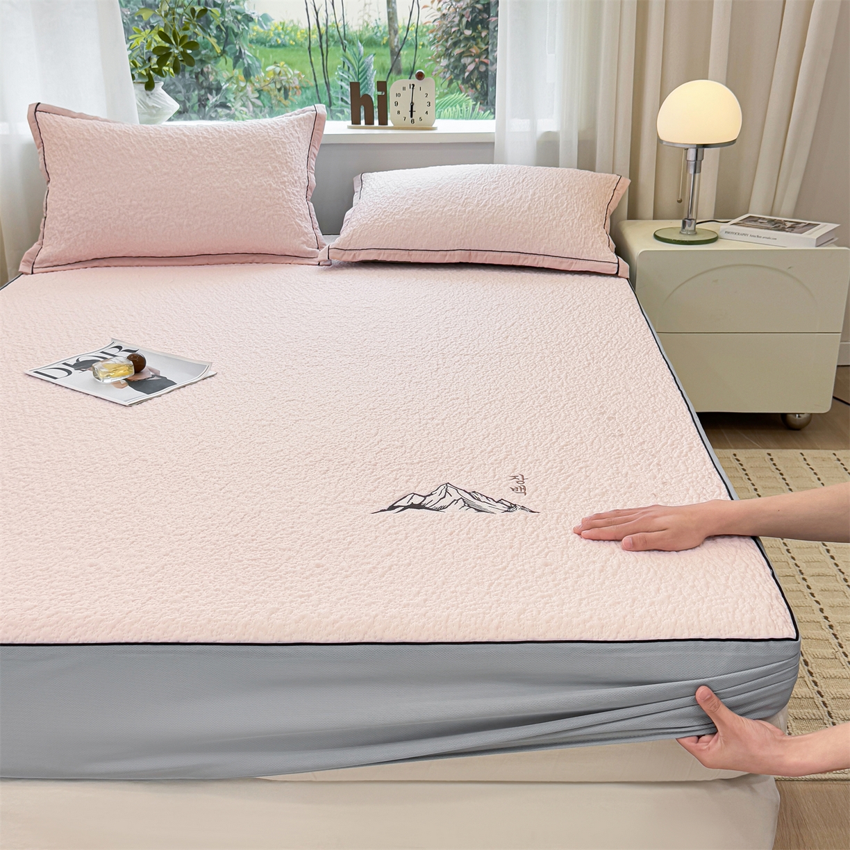 91家纺网 家纺一手货源 找家纺 （总）源舍家纺 2026新款PE长白冰绣豆豆直播线下床笠款床裙款