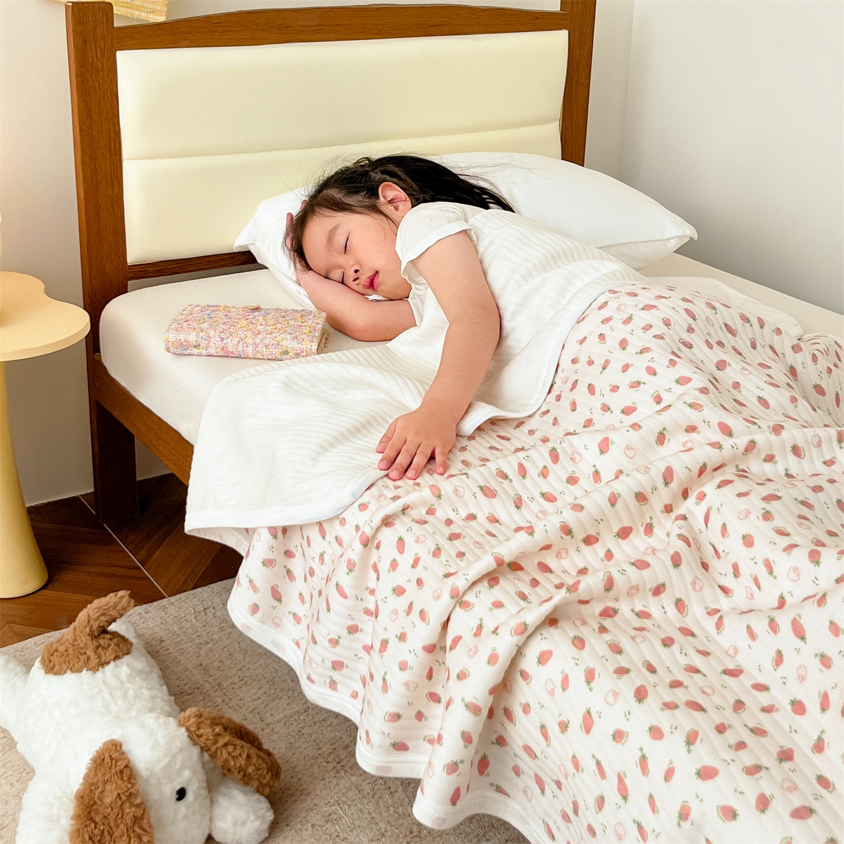 91家纺网 家纺一手货源 找家纺 沐珩家纺 2026新款A类全棉空气印花夏被盖毯幼儿园午睡盖毯床盖夏被 儿童盖毯-草莓多多