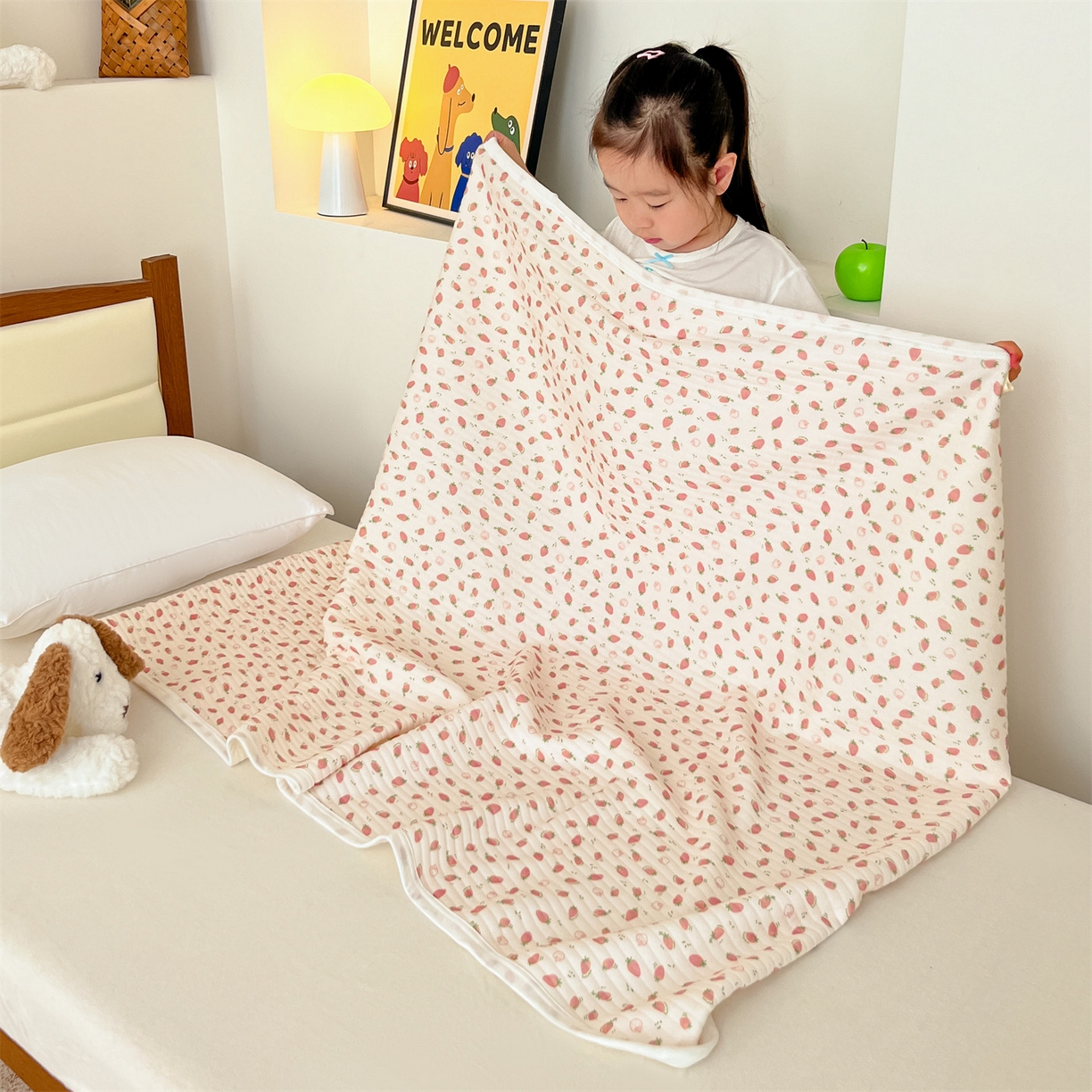 91家纺网 家纺一手货源 找家纺 沐珩家纺 2026新款A类全棉空气印花夏被盖毯幼儿园午睡盖毯床盖夏被 儿童盖毯-草莓多多